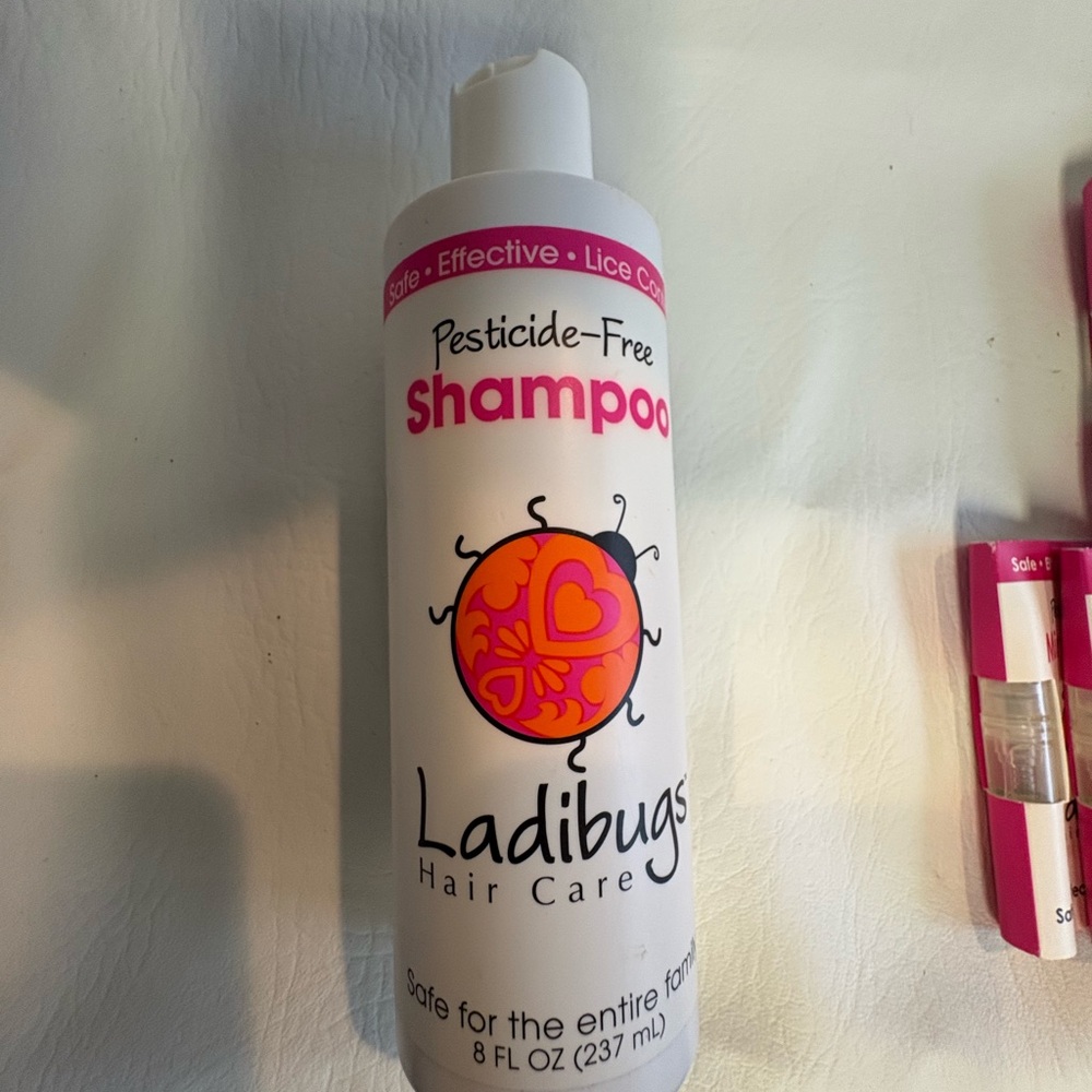 Ladybug shampoo  - White and mint spray packets